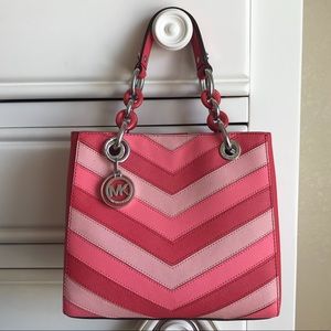 Michael Kors Cynthia, Coral Chevron.